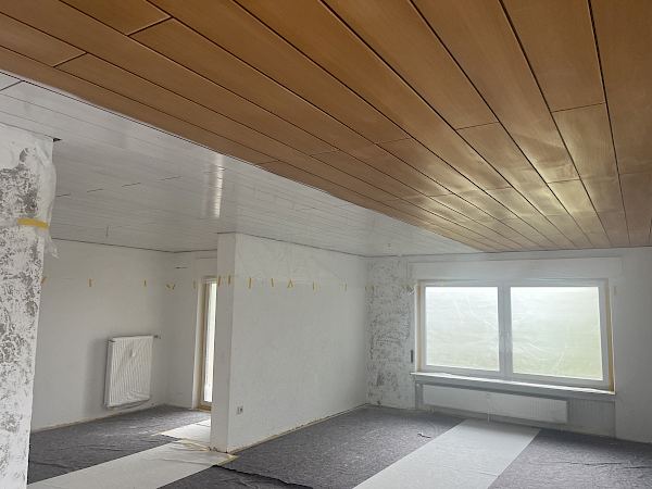Lackieren einer Holzdecke