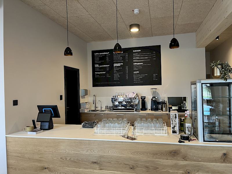 Malerarbeiten im Café Connect