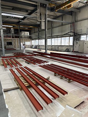 Lackieren von Stahlträgern für die Industrie